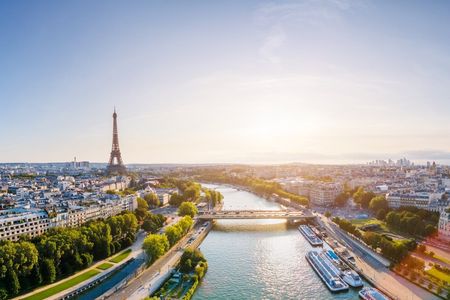 Paris private boat tour with guide to the Seine’s landmarks
