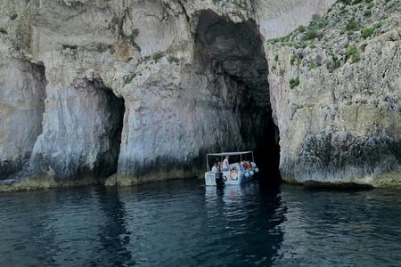Boat trip to Ortigia Island, Sea Caves, and Plemmirio Nature Reserve
