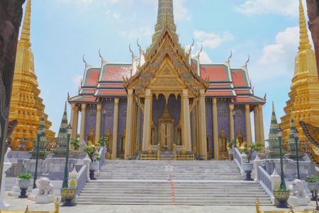 Grand Palace, Emerald Buddha and Flower Market private tour