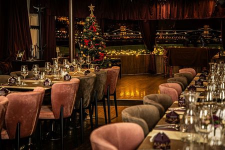 Christmas cruise with dinner in Budapest