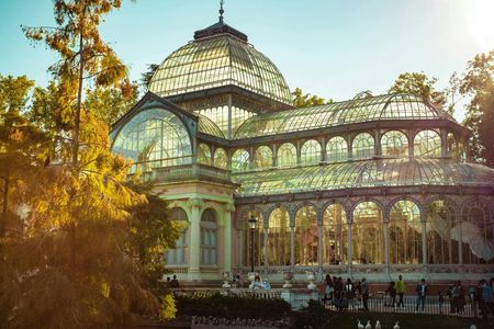 Retiro Park guided walking tour with tapas tasting in Madrid