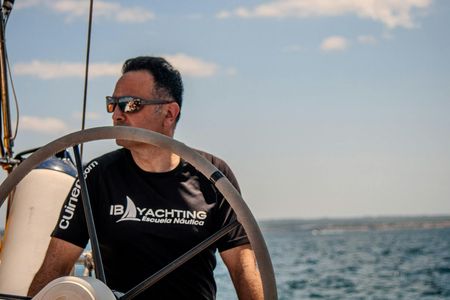 Full day charter sailing boat
