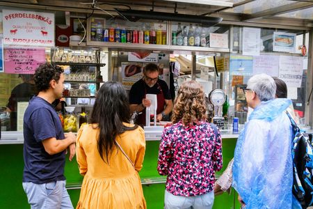 Private Vienna food, coffee and market guided tour