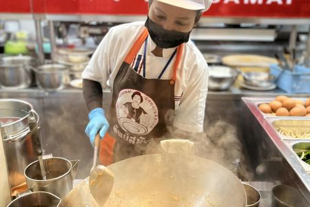 Guided tour of Bangkok food scene with Michelin-recognized restaurants