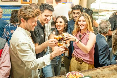 Gastronomic tour with tapas, wine and rooftops
