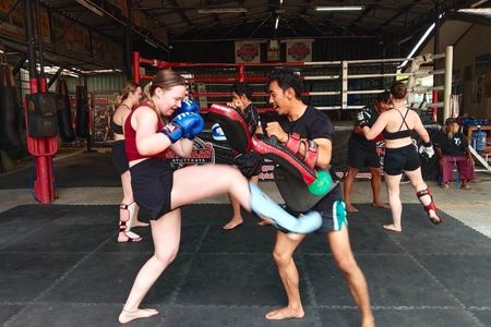 Group Muay Thai boxing class for beginners in Ayutthaya