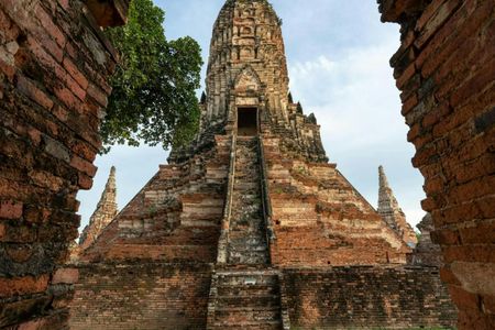 Full-day van charter to Ayutthaya and the Floating Market