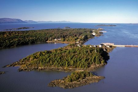 Day trip to Grosse-Île with cruise and bus transfer from Québec City