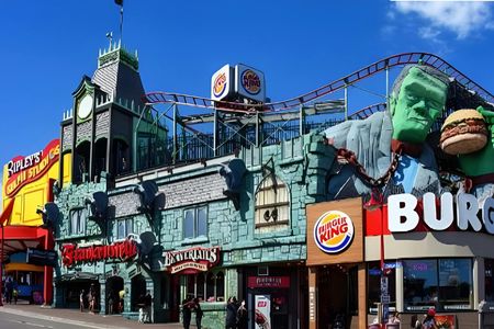 Guided food walking tour of Niagara Falls Canadian cuisine