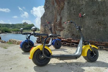 Electric scooter tour in Jan Thiel area