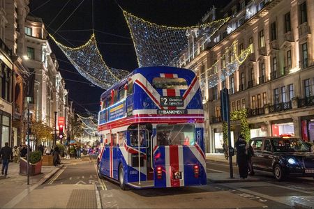 London Christmas bus tour with afternoon tea and snacks
