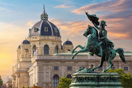 Vienna Classic Pass with public transport and e-sim