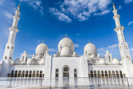 Abu Dhabi city layover tour with airport pick-up