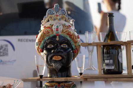 Syracuse private boat tour to Ortigia with an aperitif