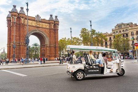1-hour express tour of Barcelona in a private electric tuk-tuk