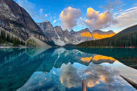 Moraine Lake sunrise tour from Canmore-Banff