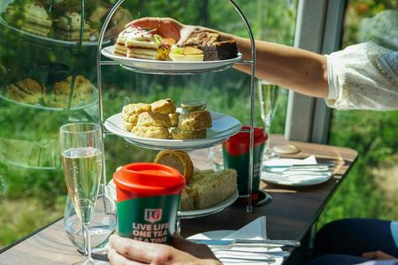 London afternoon tea bus tour with optional London Eye