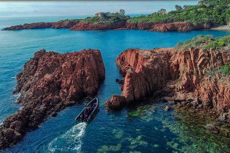 Boat & snorkeling trip to the Esterel Calanques from Cannes