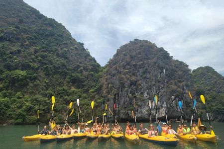 Lan Ha Bay and Ha Long bay cruise with kayaking and snorkelling