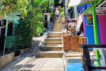 Full-day Phi Phi tour with Maya Bay, Pileh Lagoon and Viewpoint hike