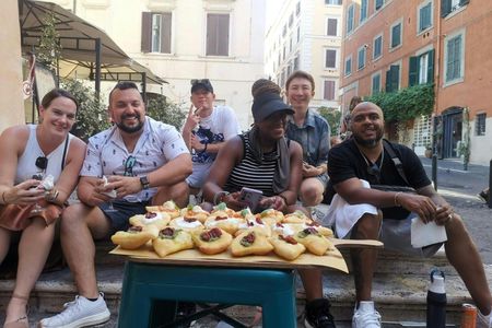 Sunset food tour in the Monti district with pizza tasting