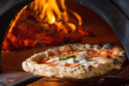 Neapolitan pizza cooking class