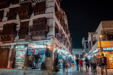 Scenic drive and shopping tour in South Jeddah
