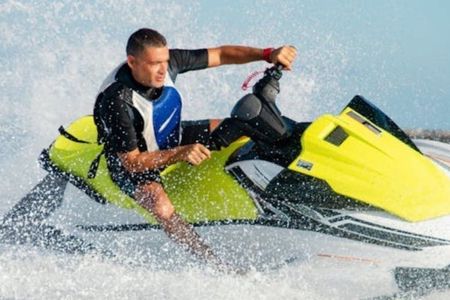Single jet ski rental in St. Julian's