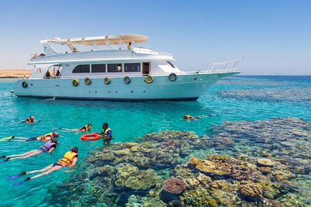 Private boat trip in Sharm El Sheikh with seafood lunch and drinks
