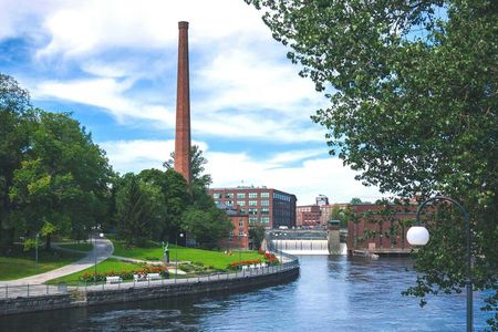 90-minute Tampere walking tour with local guide
