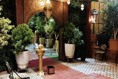 Marrakech Moroccan restaurant dining experience with traditional music