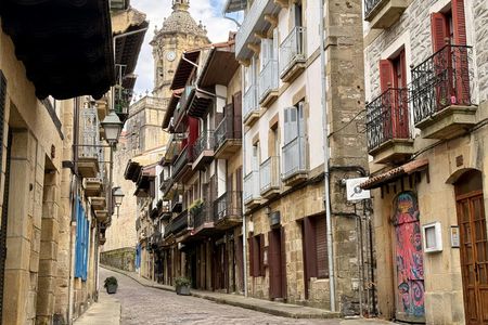 Shared tour of Hondarribia's Old Town and Marina