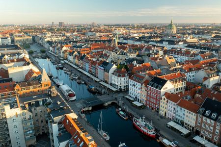 2-hour private Copenhagen history walking tour with a local