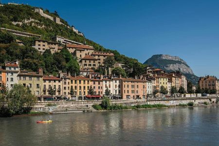 Grenoble 2-hour introductory walking tour with a local