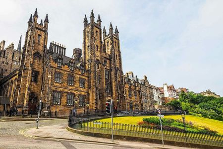 Edinburgh 2-hour intro walking tour with a local