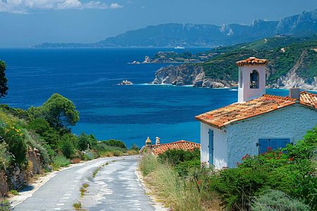 Saint-Tropez 2-hour introductory walking tour with a local