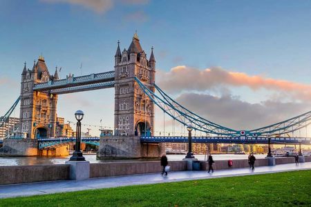 Tour of London's most photogenic spots with a local