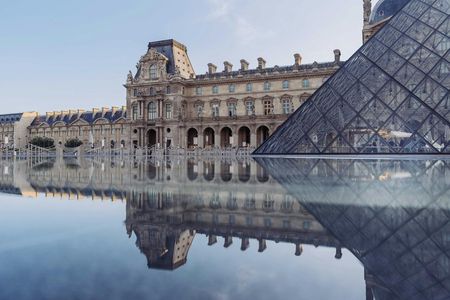 Guided tour of iconic Paris landmarks and hidden gems