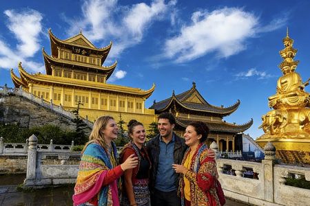 Private tour from Chengdu to Mount Emei with lunch and cable car