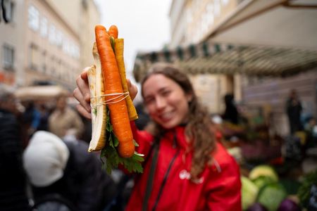 Private Vienna food, coffee and market guided tour