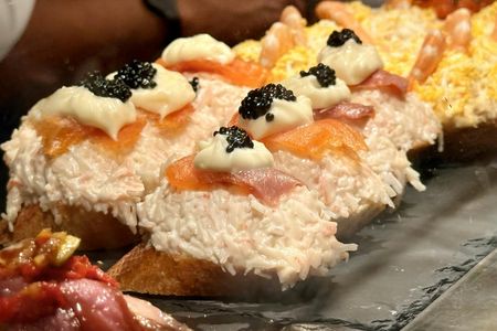 Shared walking tour of San Sebastian with pintxo tasting