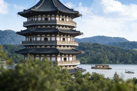 Private guided tour of Hangzhou's West Lake and cultural sites