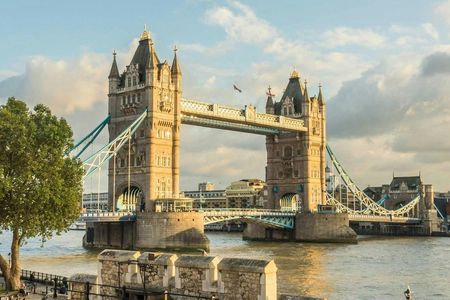 Private architecture walk through London with a local expert