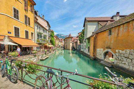 Discover Annecy in 1 hour with a local