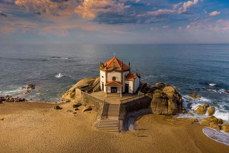 Full-day Aveiro, Costa Nova and Capelha da Pedra tour from Porto