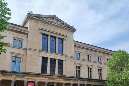 Self-guided audio tour of Berlin with Neues Museum access