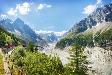 Chamonix guided day-trip with cable car and mountain train from Geneva