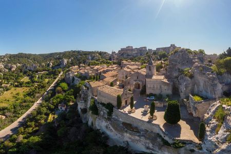 Les Baux-de-Provence tour with Carrières de Lumières and wine tasting