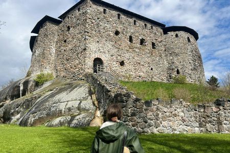 Explore Raasepori Castle ruins and Ekenäs Old Town with pizza tasting