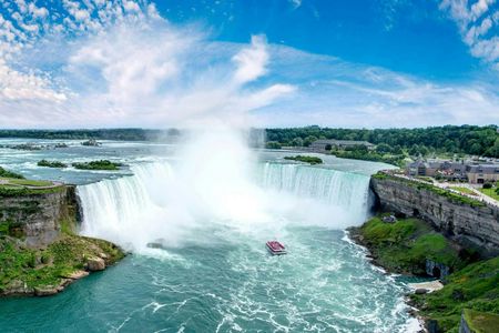 Niagara Falls small-group guided walking tour with boat experience